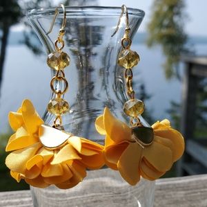 Flower earrings perfect for bridesmaids